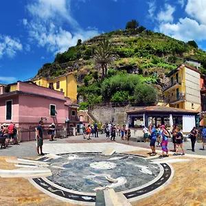 La Casa Del Gallerista Manarola